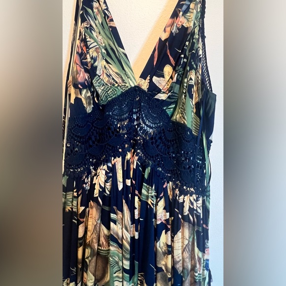 Floral Maxi Dress with Lace Detail - Picture 3 of 8